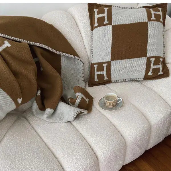 H Blanket & Pillows