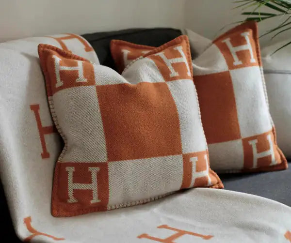 H Blanket & Pillows